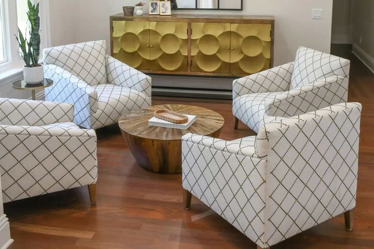 Sophisticated seating area with custom furnishings and wall accents – an example of Kynform’s full-service interior design in Orlando.